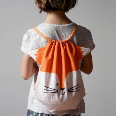 Child wearing fox backpack made from aPunt Barcelona do it yourself sewing kit